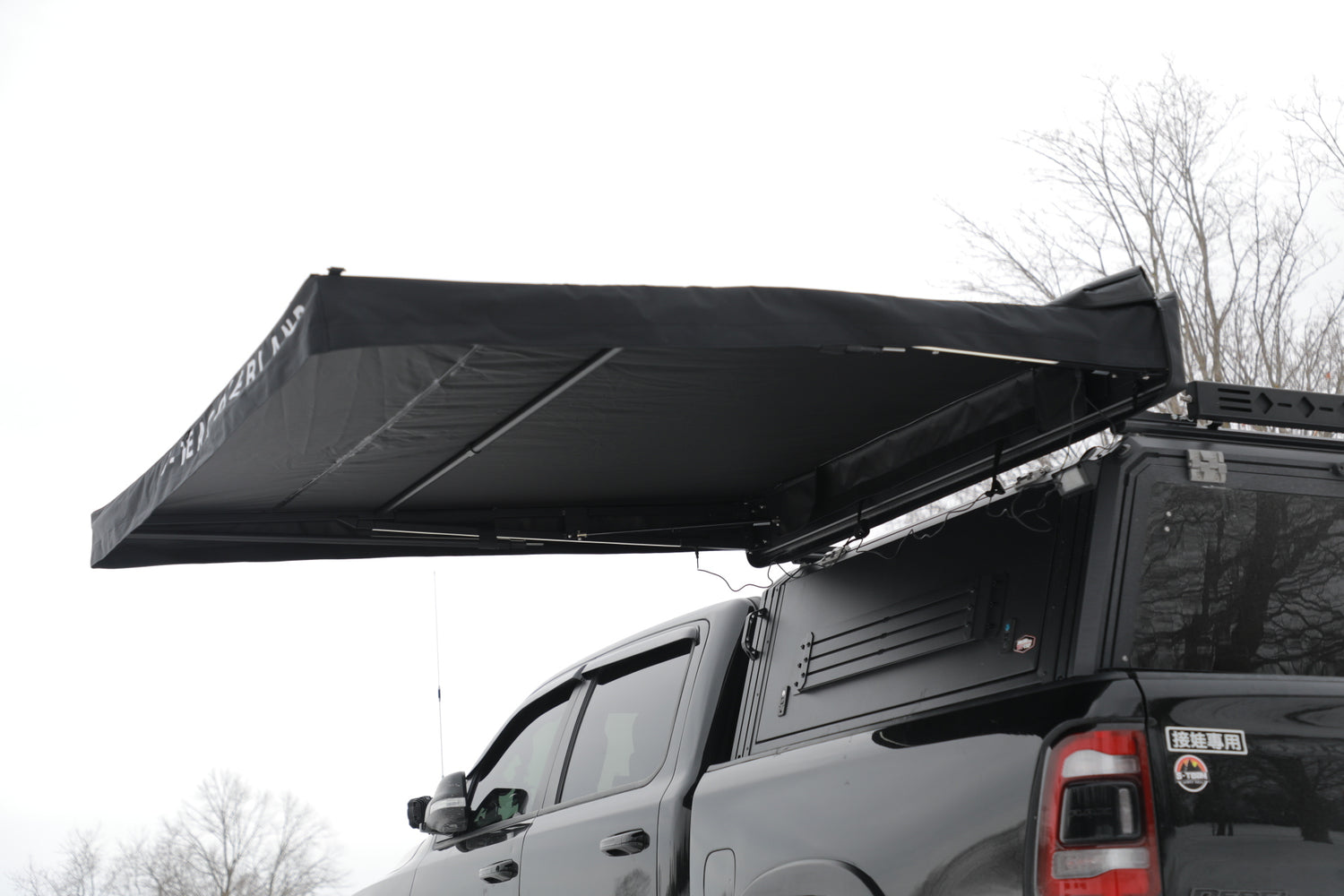THE OUTPOST - AUTOMATIC FREE STANDING SIDE AWNING