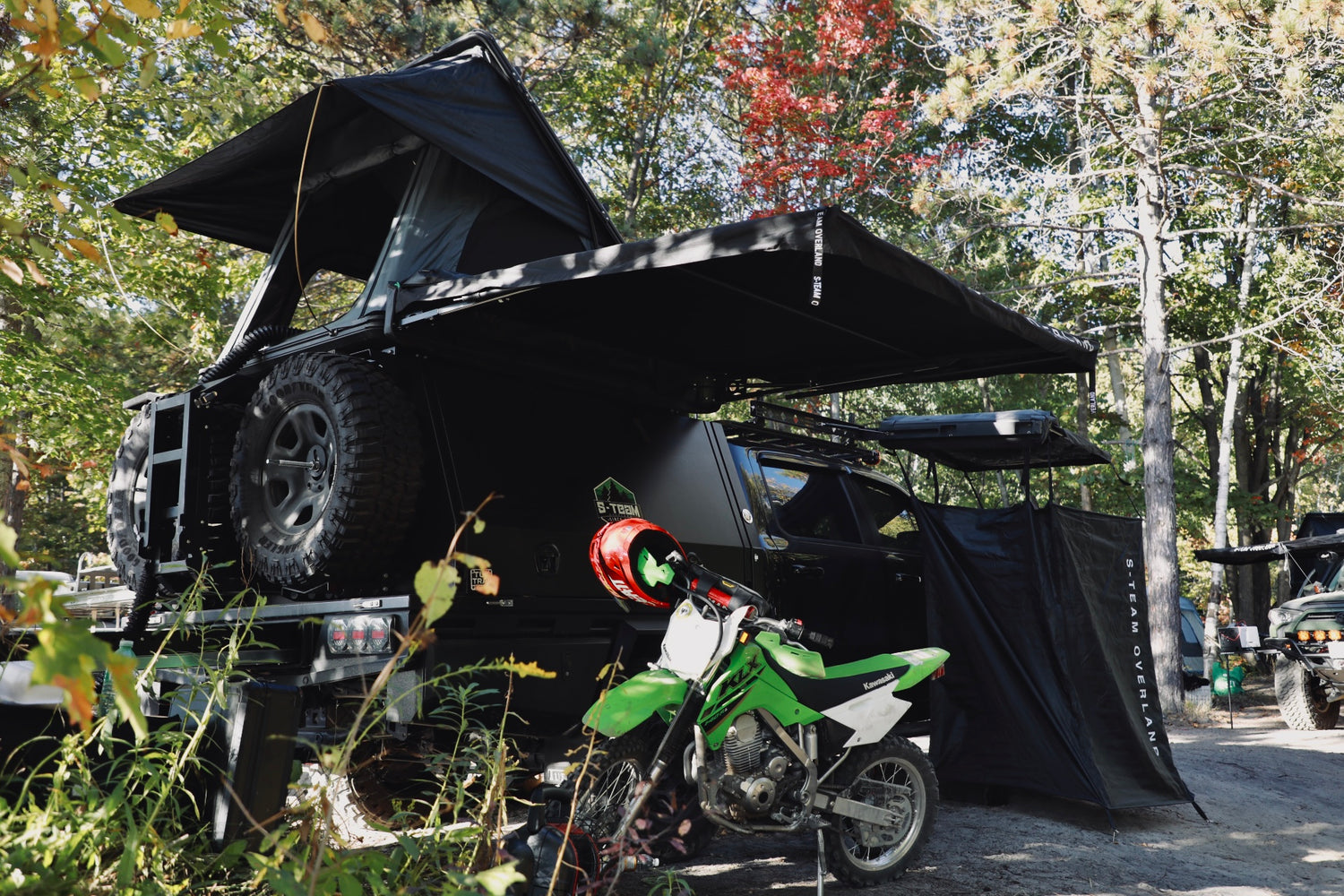 THE OUTPOST - AUTOMATIC POP UP FREE STANDING SIDE AWNING