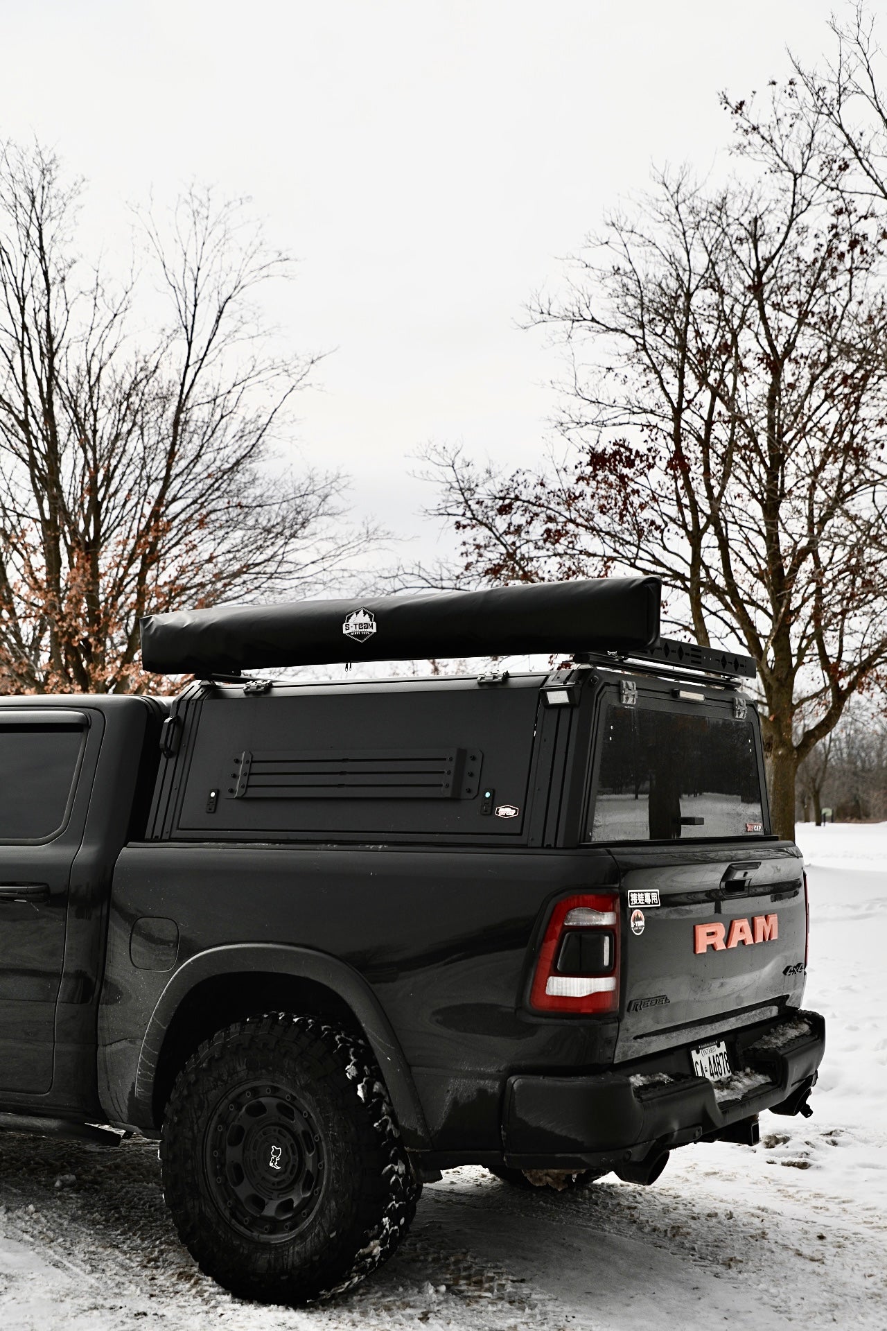 THE OUTPOST - AUTOMATIC POP UP FREE STANDING SIDE AWNING