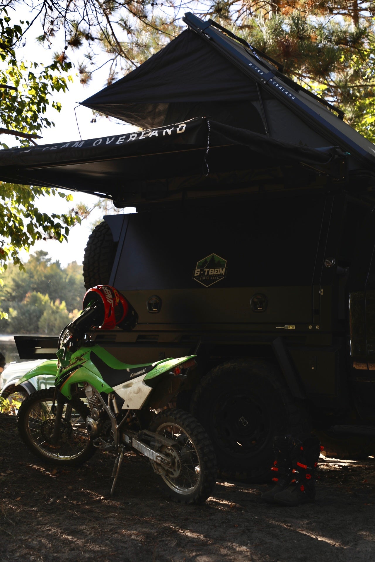 THE OUTPOST - AUTOMATIC POP UP FREE STANDING SIDE AWNING