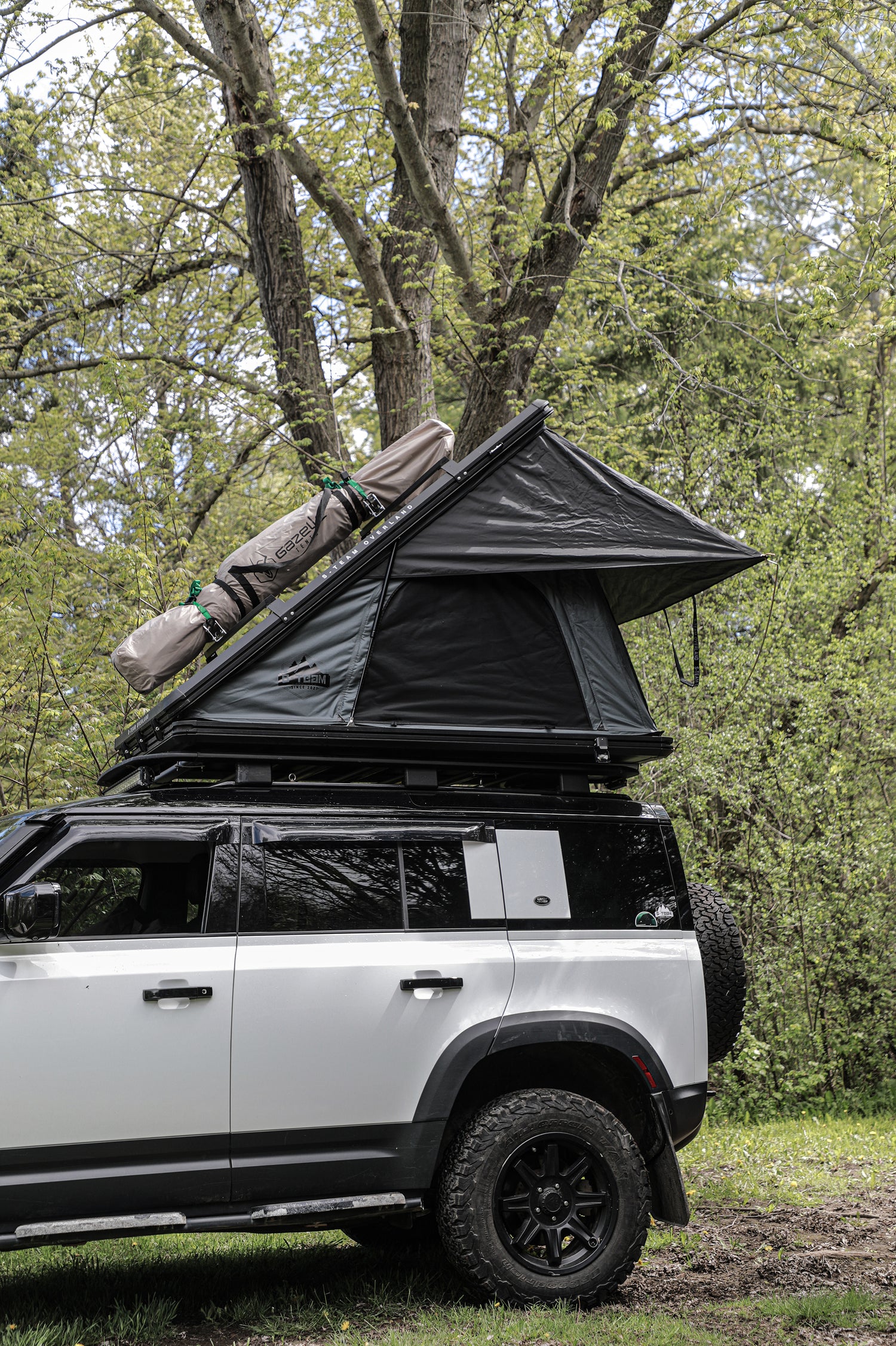THE HARE - ALUMINUM CLAMSHELL ROOF TOP TENT