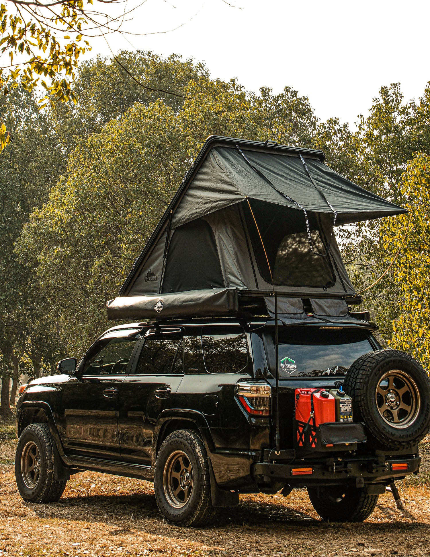 THE HARE - ALUMINUM CLAMSHELL ROOF TOP TENT