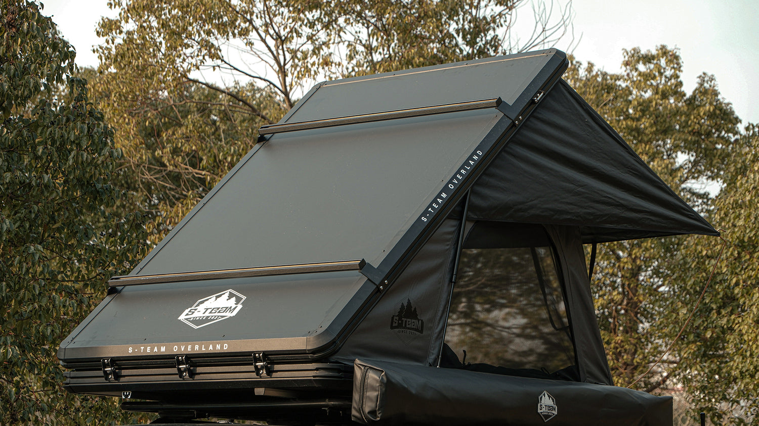 THE HARE - ALUMINUM CLAMSHELL ROOF TOP TENT