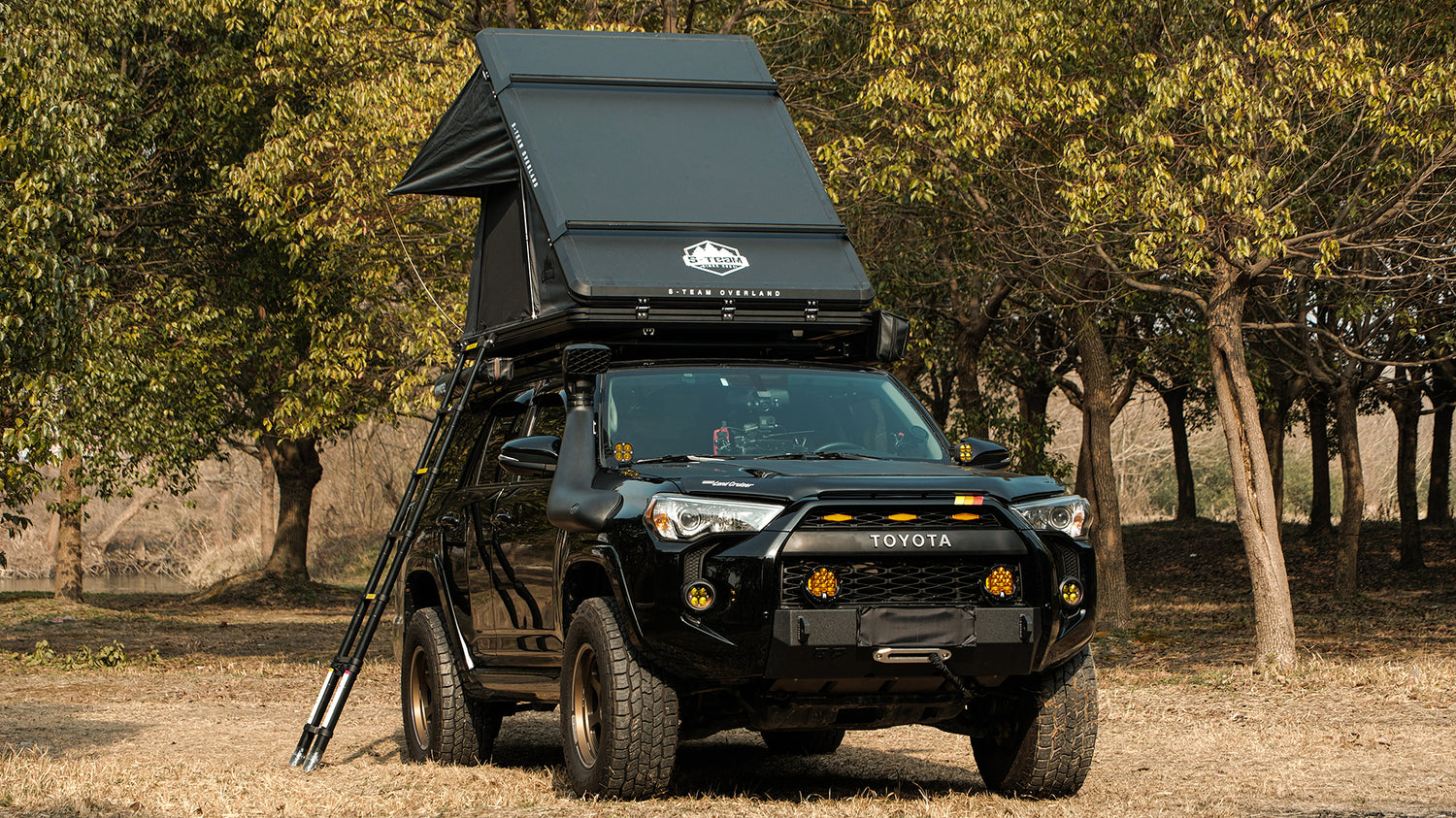 THE HARE - ALUMINUM CLAMSHELL ROOF TOP TENT
