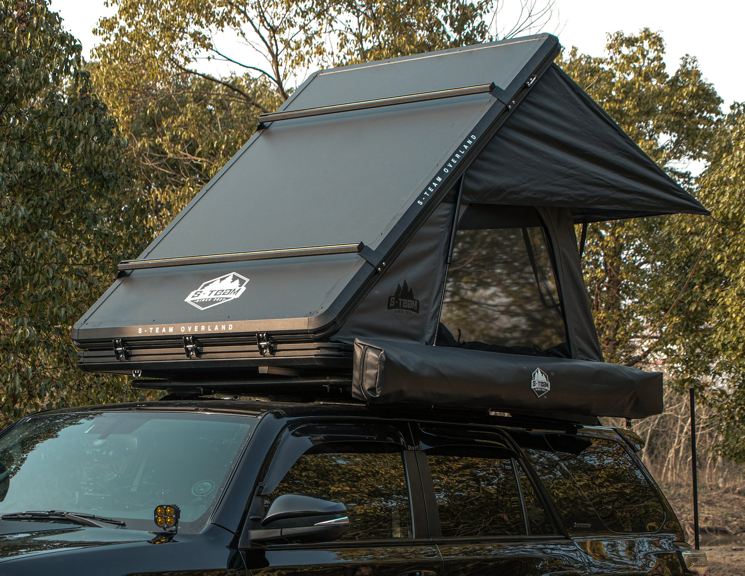 THE HARE - ALUMINUM CLAMSHELL ROOF TOP TENT