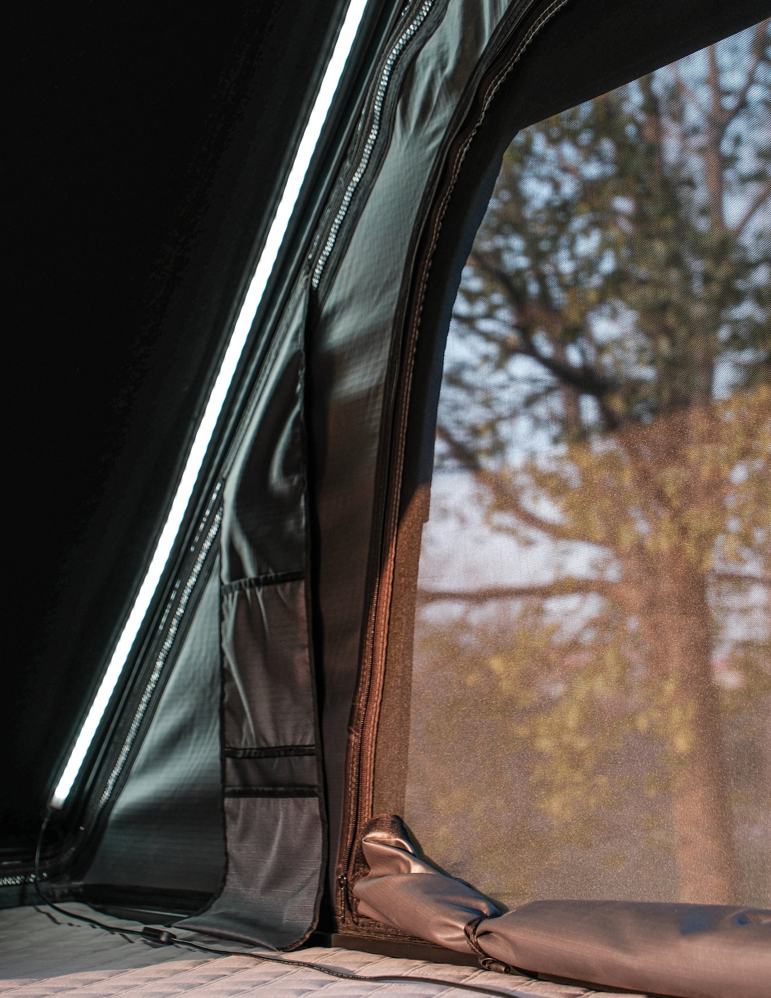 THE HARE - ALUMINUM CLAMSHELL ROOF TOP TENT