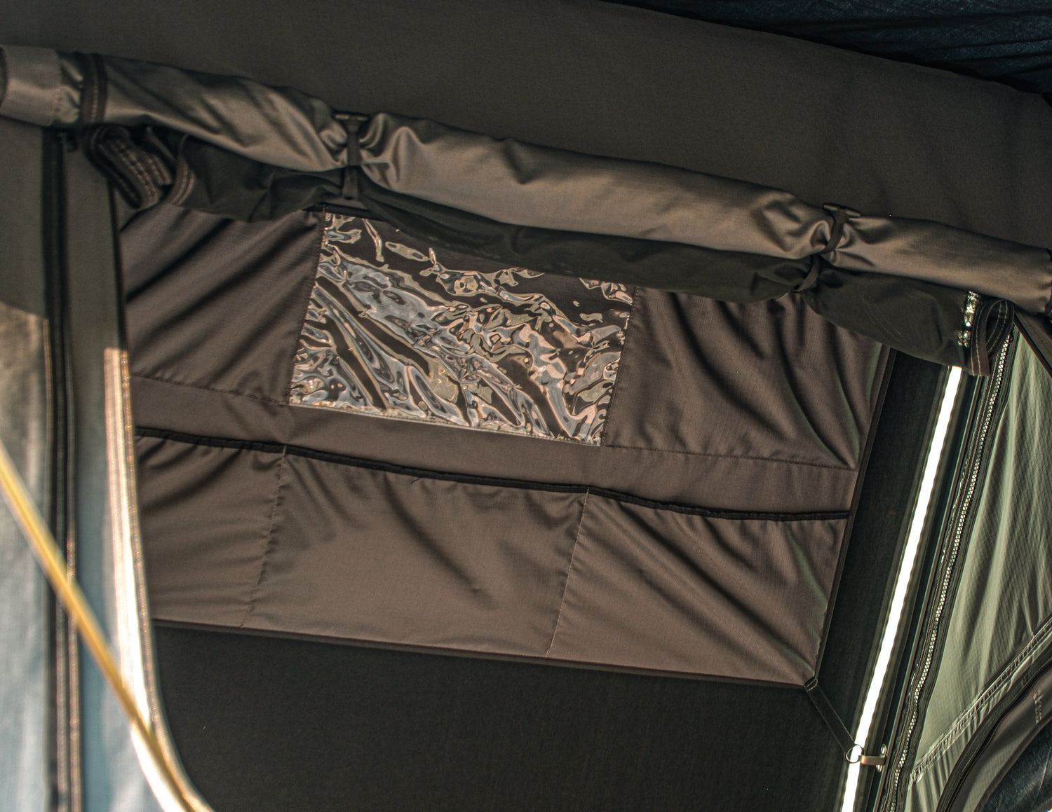 THE HARE - ALUMINUM CLAMSHELL ROOF TOP TENT
