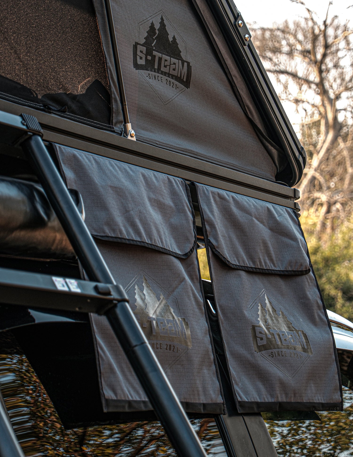 THE HARE - ALUMINUM CLAMSHELL ROOF TOP TENT