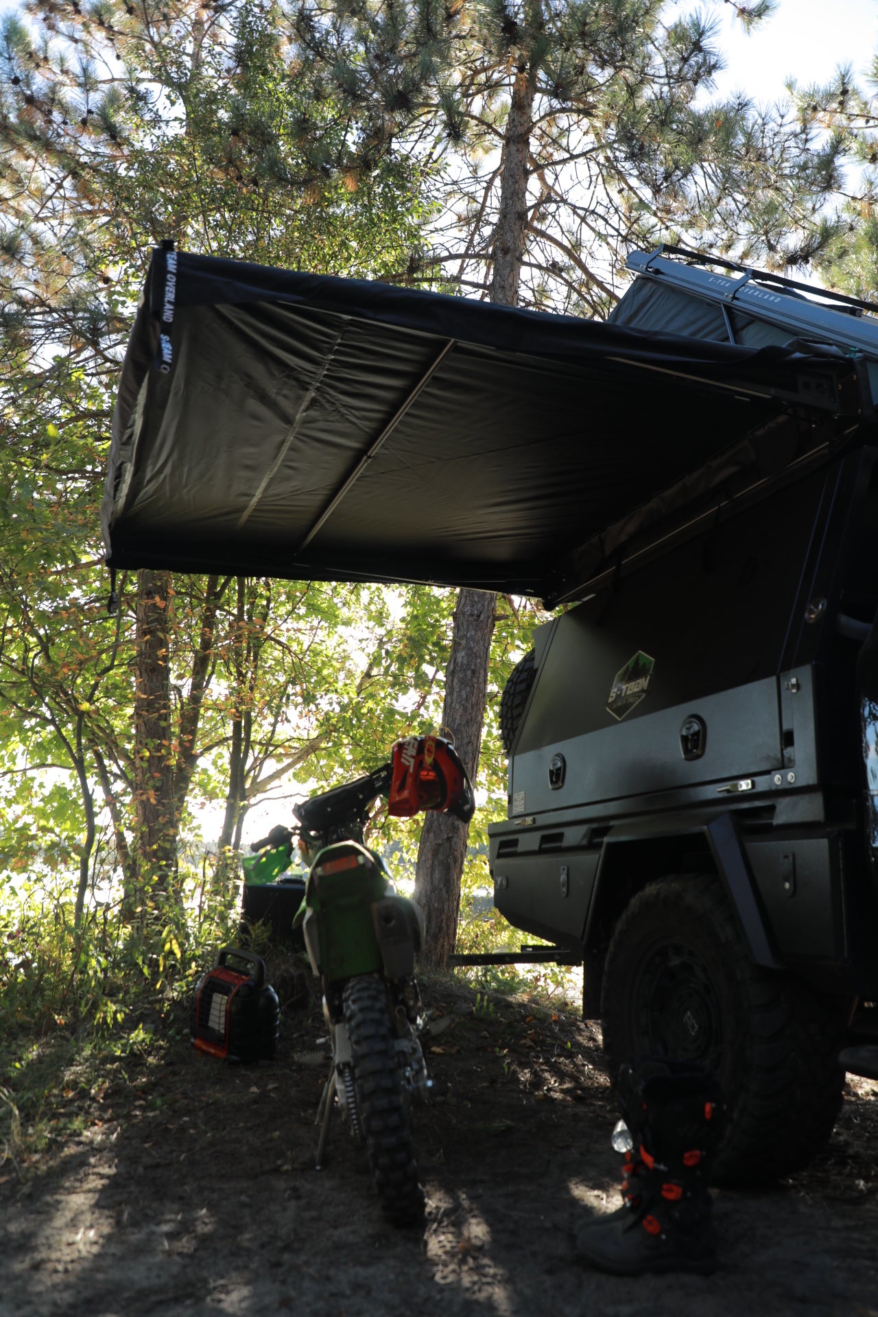 THE OUTPOST - AUTOMATIC POP UP FREE STANDING SIDE AWNING