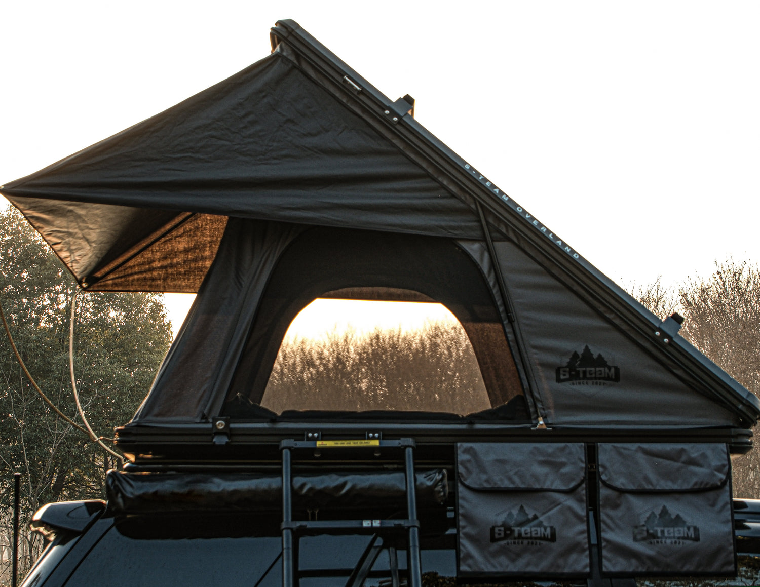 THE HARE - ALUMINUM CLAMSHELL ROOF TOP TENT